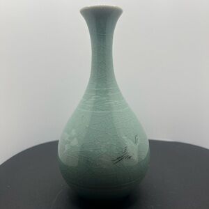 Elegant Celadon Vase with Crane Design